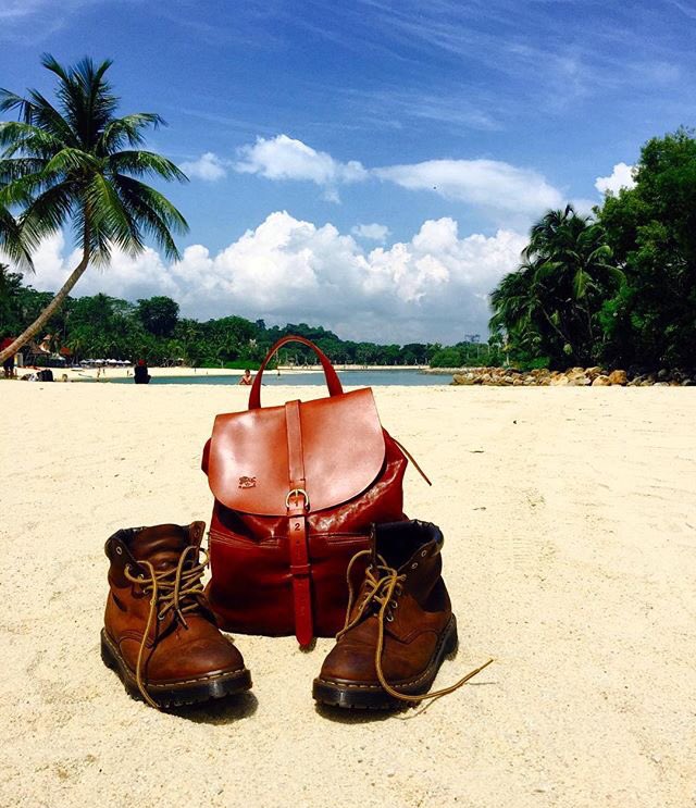 TGIF...!
What's your plan for this weekend??
Tag and share us your short weekend getaway with Il Bisonte..