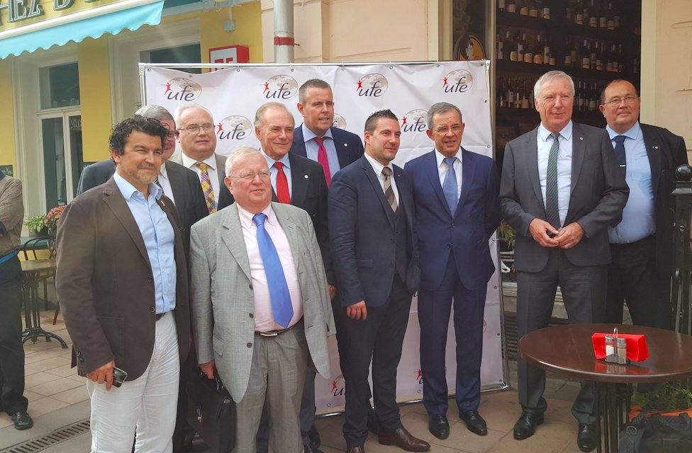 JeunesDroitePop's tweet photo. Plusieurs députés #DroitePop à Moscou en direction de la Crimée ! @NicolasDHUICQ @ThierryMARIANI @JacquesMyard https://t.co/NFX4FyphsX