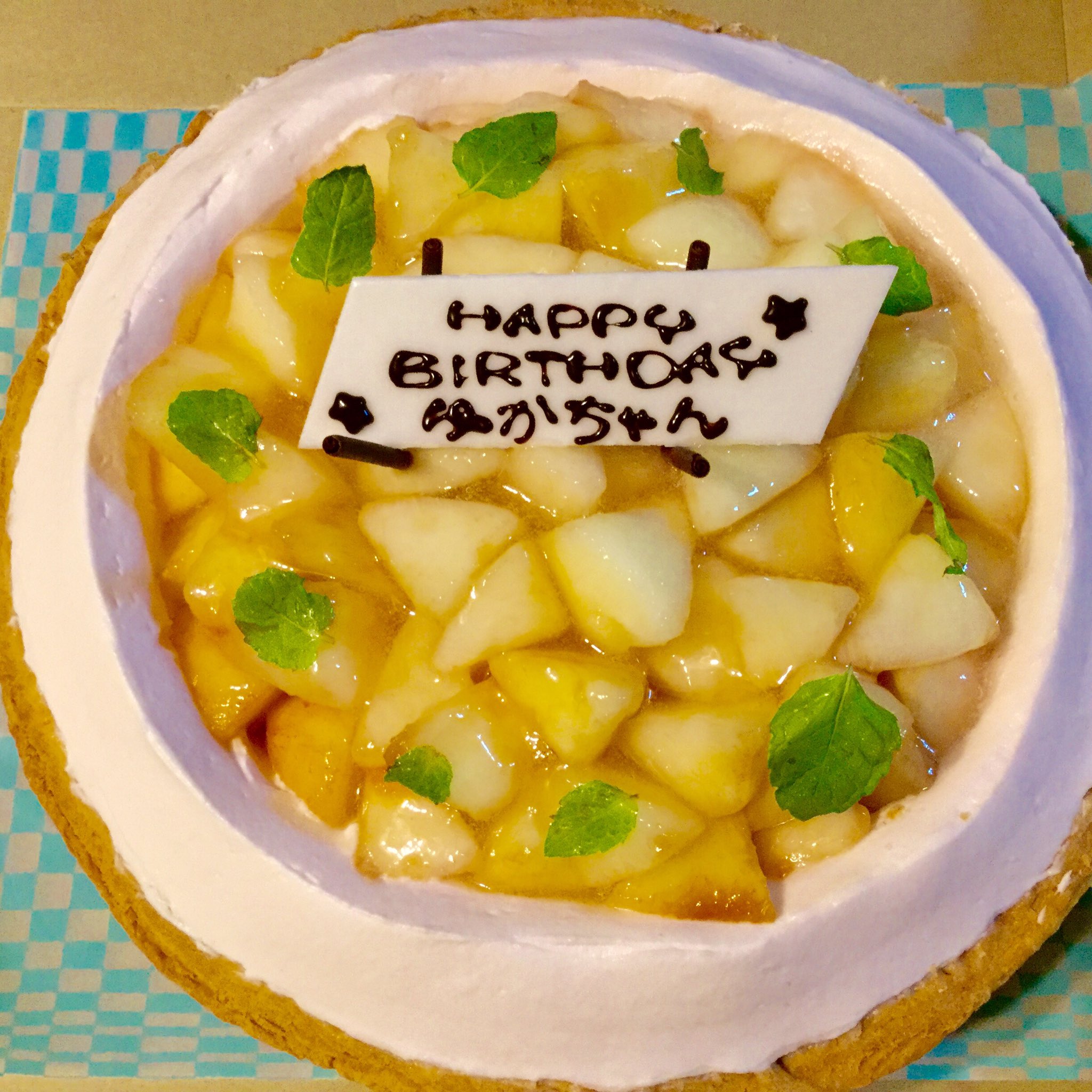 プティ２号 お誕生日ケーキはキルフェボンの桃とチーズのタルトだよ O O ゆかちゃんは本名です T Co Fhdxmkt6au Twitter
