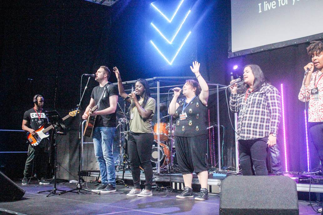 FGenWolves's tweet photo. "Fall in love with Jesus" - Pastor Steve sharing the word this morning @FGenWolves #FG16 #WeAreOne https://t.co/nUpGw83aYm