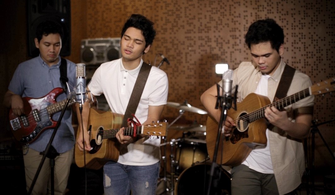 #Klikklip Studio Session: The Overtunes "Yours Forever" bit.ly/2aGXHgc <a href="/TheOvertunes/">TheOvertunes</a> <a href="/SonyMusicID/">Sony Music Indonesia</a>
