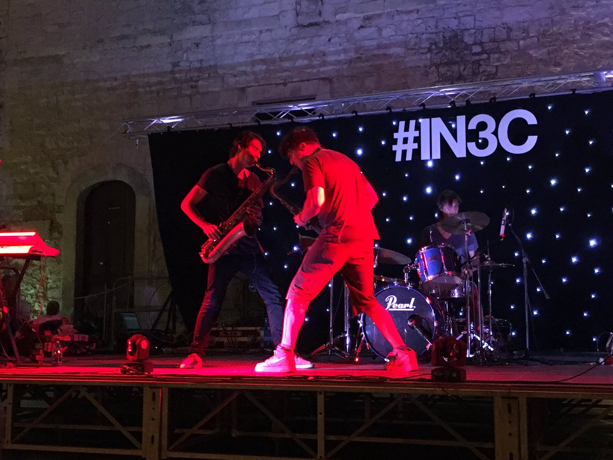 markmclellan's tweet photo. High energy music from @moonhooch #cisternino #in3c https://t.co/SsEDopqIGH