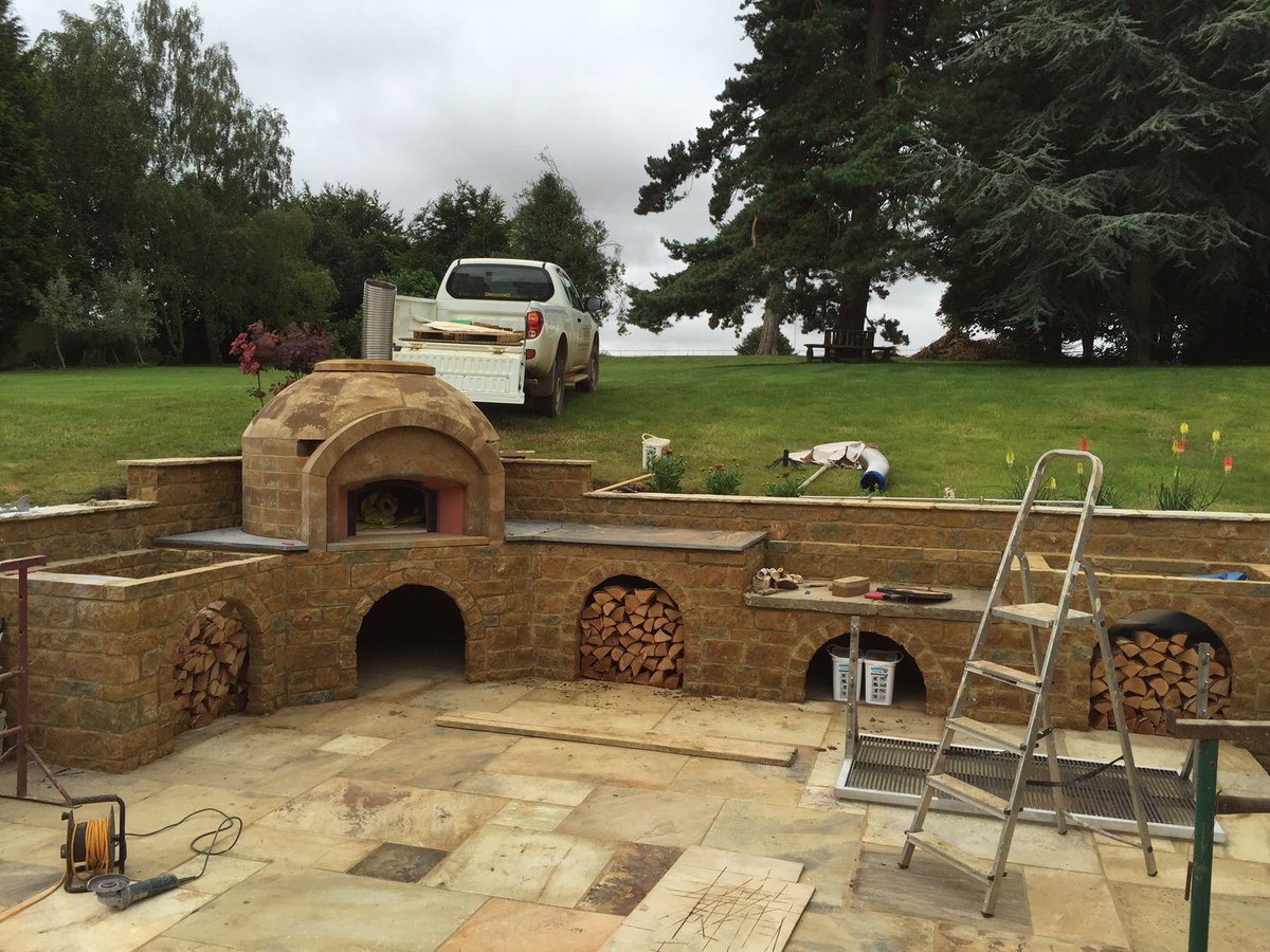 goodestoneltd's tweet photo. How about this for a pizza oven 🍕 #pizza #gardendesign https://t.co/MMHOsdi2gT
