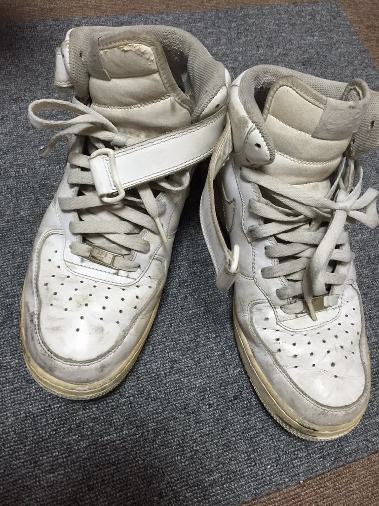keeeta_ero's tweet photo. 高校生から譲ってもらったAF1。
いい感じにボロボロだけと臭い薄め。 https://t.co/LTvRar9wp4