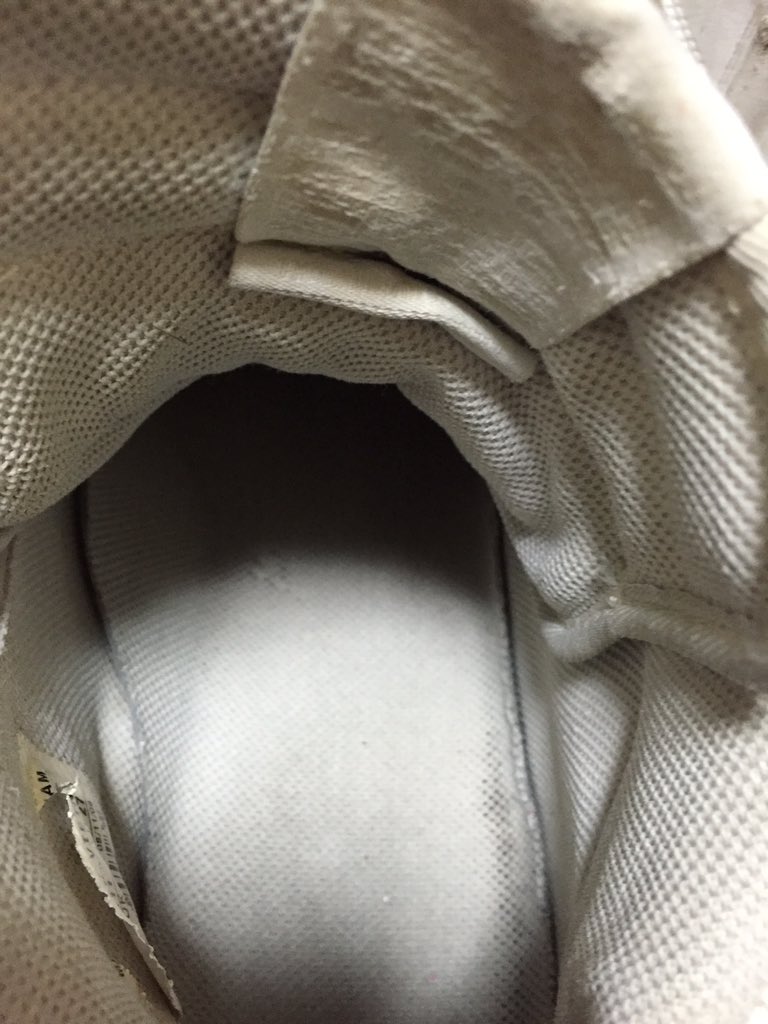 keeeta_ero's tweet photo. 高校生から譲ってもらったAF1。
いい感じにボロボロだけと臭い薄め。 https://t.co/LTvRar9wp4