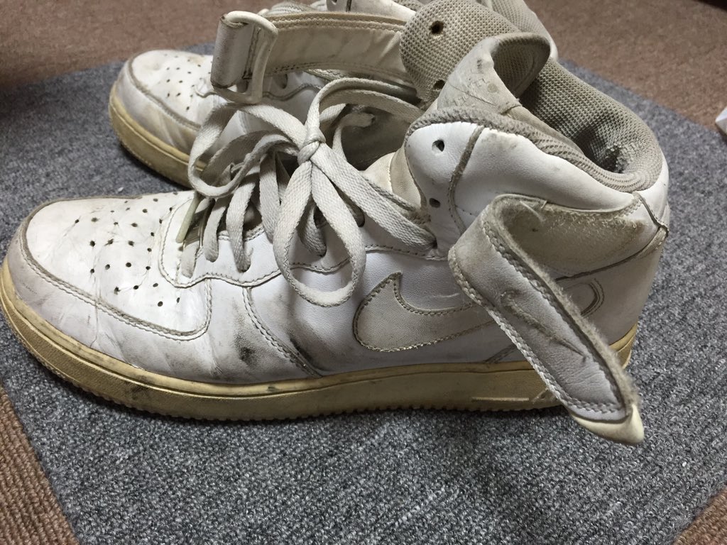 keeeta_ero's tweet photo. 高校生から譲ってもらったAF1。
いい感じにボロボロだけと臭い薄め。 https://t.co/LTvRar9wp4