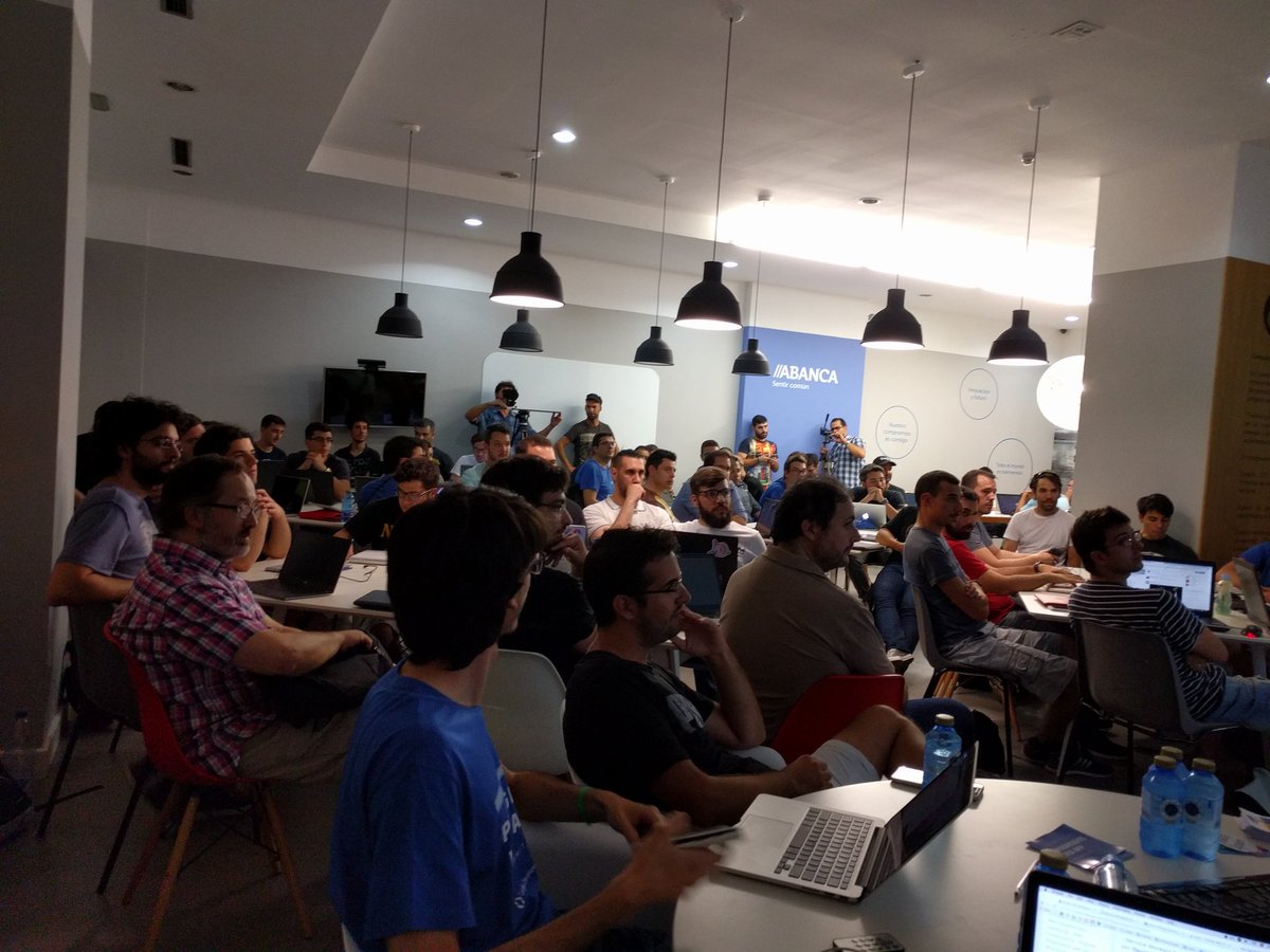 orestes_io's tweet image. Full room @circulogalicia for @GDGVigo&apos;s #PWADevSummit