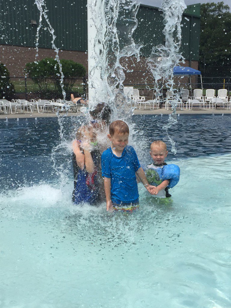 Summertime fun w best buddies! #freemamas