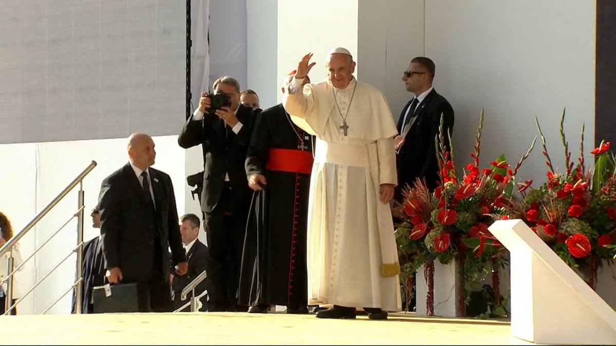 wyd_en's tweet photo. #viacrucis "Jesus saves the world through mercy and the Way of the Cross is a way of mercy" #WYD #Krakow2016 https://t.co/6HbZCs5UBL