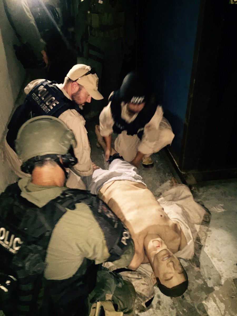 SEBLASD's tweet image. #LASD SEB Tactical Medics conducting tactical medicine training for Homeland Security SRT Team. #Teamwork