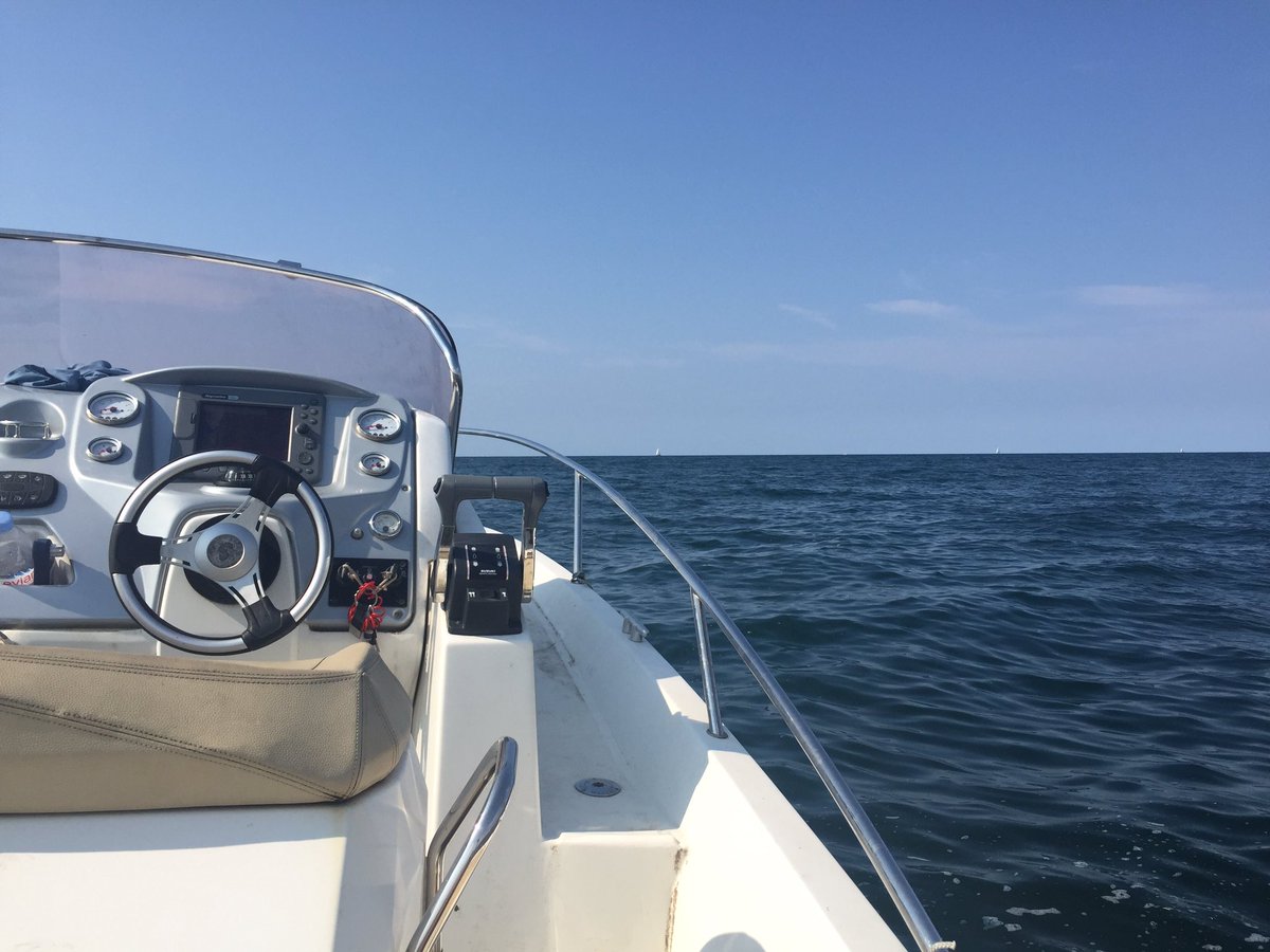 BixeLizarazu's tweet photo. Depuis la mer, le pays des Basques, c'est tres beau aussi mais c'est surtout plus tranquille 😜 https://t.co/8kwDSAjFLs