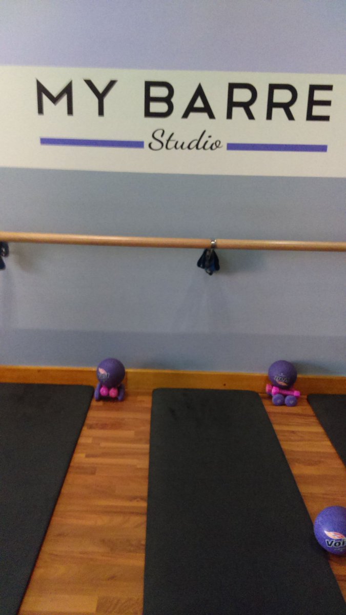 paulinaROYAL's tweet photo. Another week of sored bum, shaky legs and sweaty leggings #TuckTribe #BarreMethod https://t.co/hSC6DynjQ7