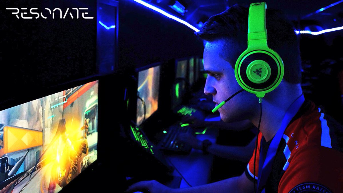 Razer's tweet image. We're at @RTGFest with the #RazerBus for more good times. If you're around, hop on and throw down.