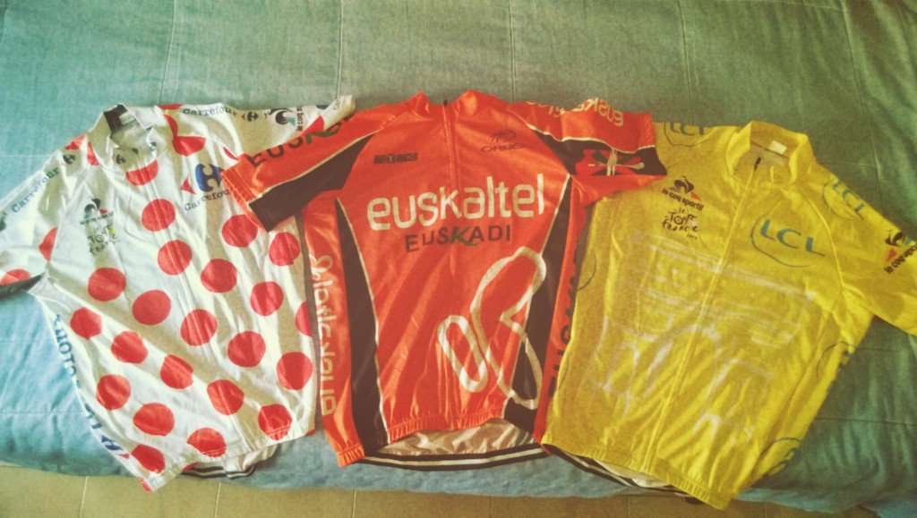 TriCitius's tweet photo. Los 3 maillots que siempre quise, cada uno 12€ en aliexpress. Bendita globalización https://t.co/Hn9E9VafeZ