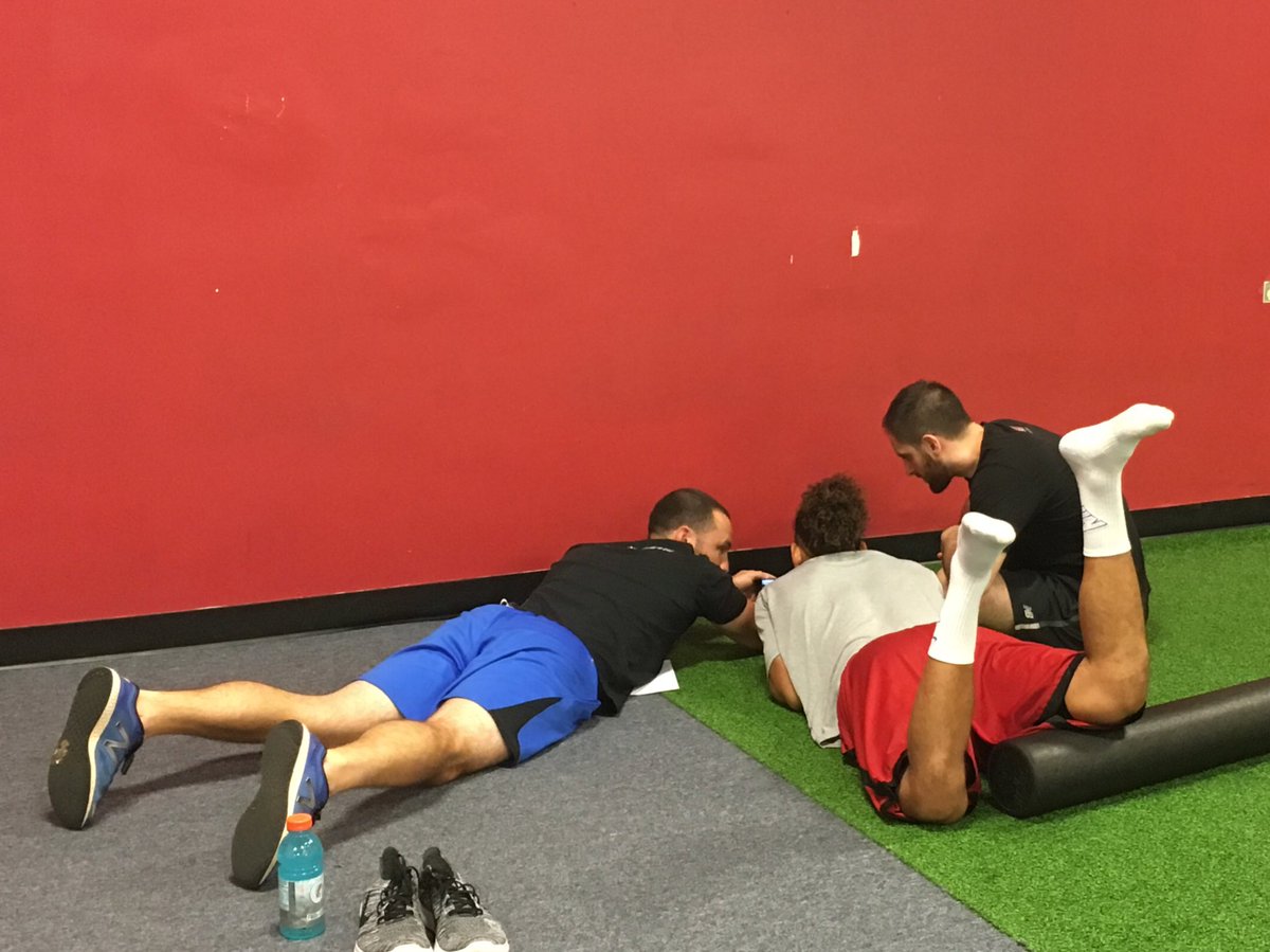 ashleyecrosby's tweet photo. A pitching mechanics analysis pow wow. #muchofficial #sotech #cspfamily https://t.co/8WLea1TIWz
