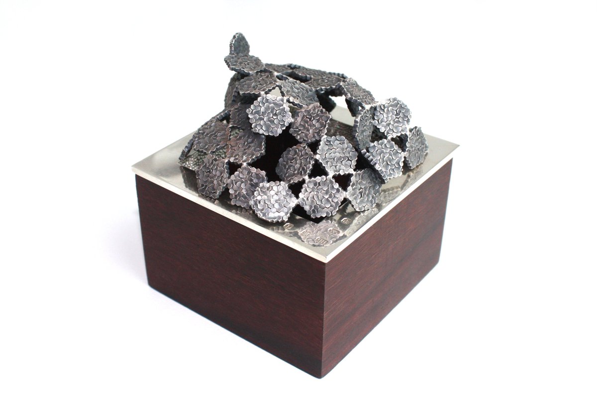 Treniq's tweet photo. Contact @HamishDobbie directly at @Treniq to enquire about the Lanscape #accessorybox https://t.co/610FEayLBy https://t.co/CsP3vBOGjQ