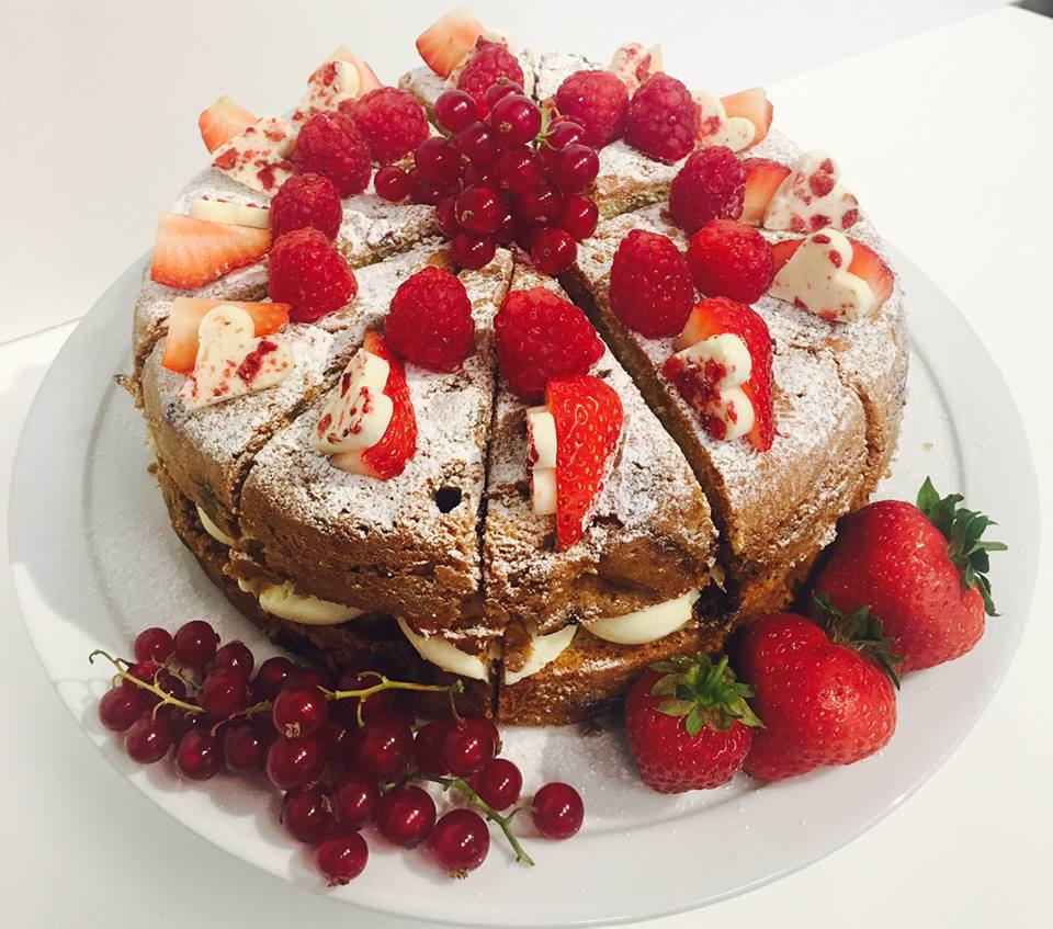 CafesbyHPL's tweet photo. Feeling peckish? How about a piece of this gorgeous #SummerBerry sponge #cake - yummy! #CafePortrait #foodie https://t.co/syE0OONfKk