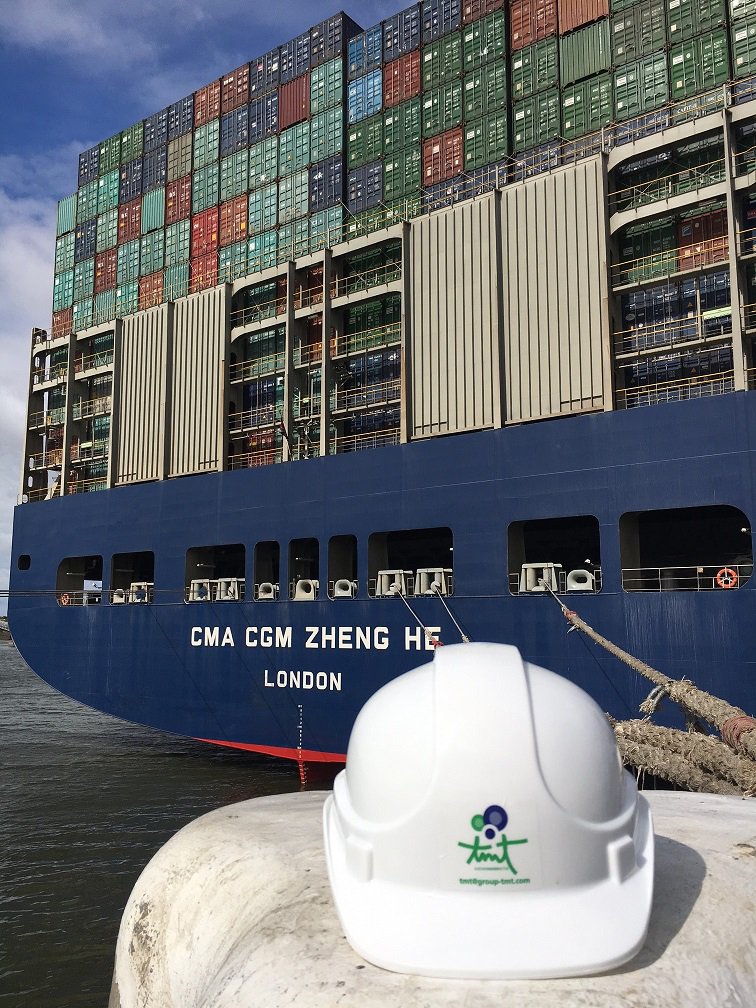 TransitTmt's tweet photo. #Transport #Chargement au #Havre du bras sur #navire #PorteConteneurs pour Busan (Corée). https://t.co/fFHEKerrxT