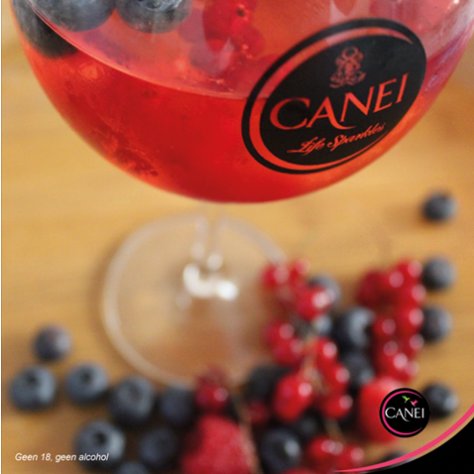 Canei Forest Fruit heeft een lichtzoete smaak van heerlijke bosvruchten. Heb jij 'm al geproefd? #summersparkles
