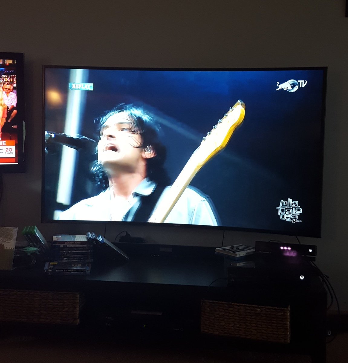 zachbinkley's tweet photo. Thanks @RedBullTV for showing some of #Lolla2016. I started a business instead of attending this year. #samecost https://t.co/BMn5Uw5t6V
