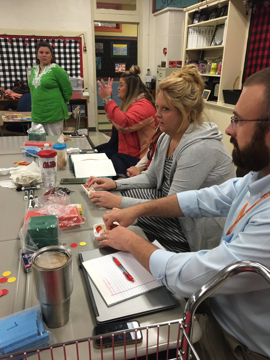 DebHickerson's tweet photo. MCS Ts working early this a.m. @MCScommunicates @mcsgilbert #BackToSchool  #MboroEdchat https://t.co/Dp6KEJTj25