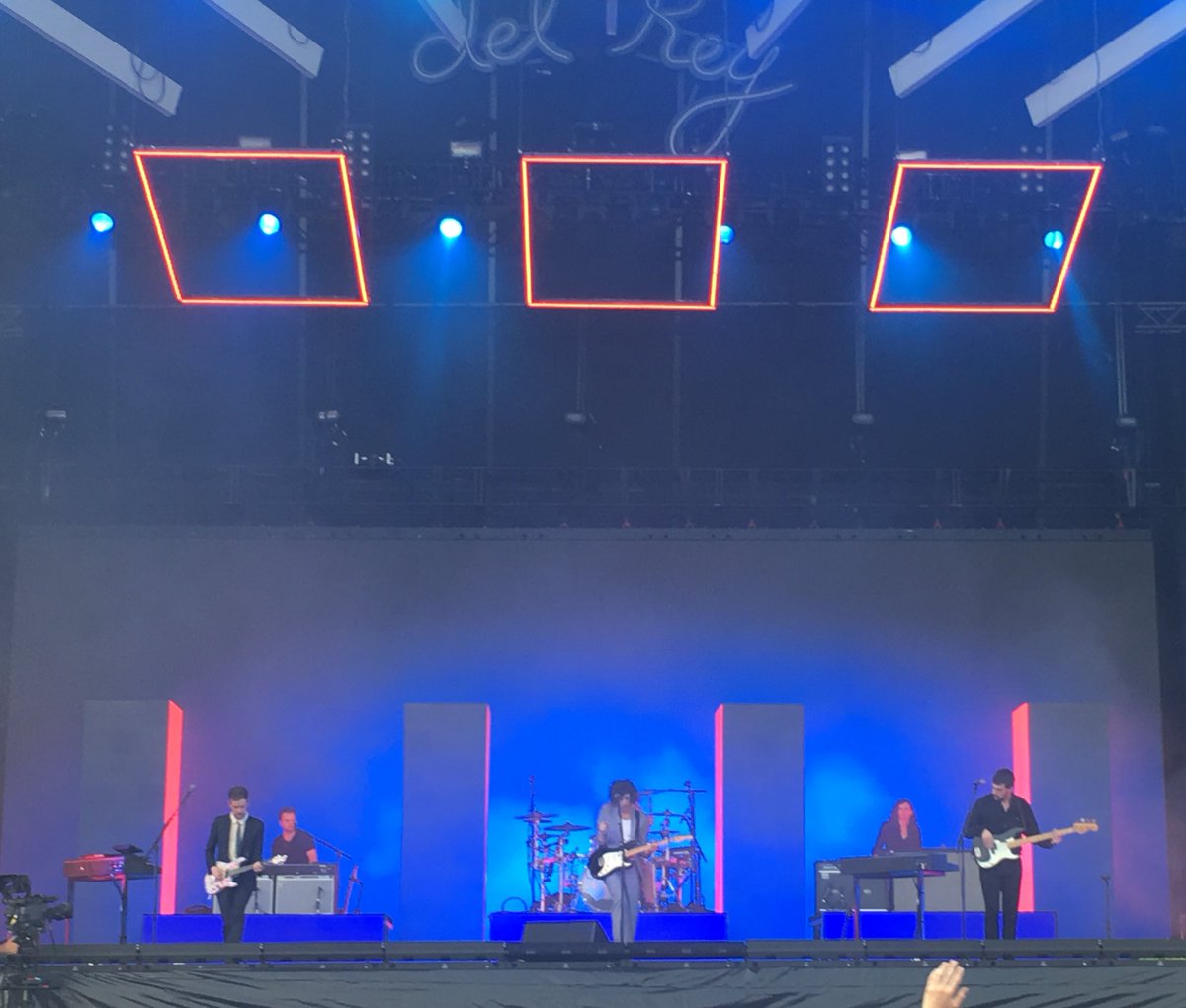 Bridget_2423's tweet photo. Unreal. @Truman_Black @the1975 https://t.co/vXBkcmUJ83
