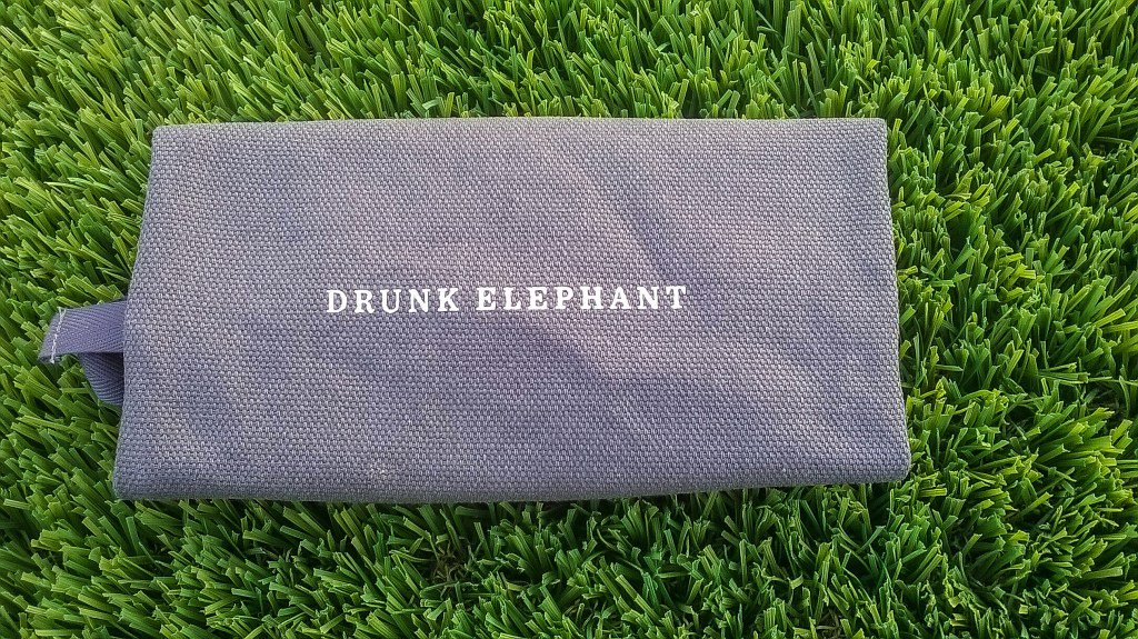 McCallSchenthal's tweet photo. Just a Little Tipsy: Trying Out Drunk Elephant Skincare https://t.co/H0V30o0uys https://t.co/bQaZn96oPw