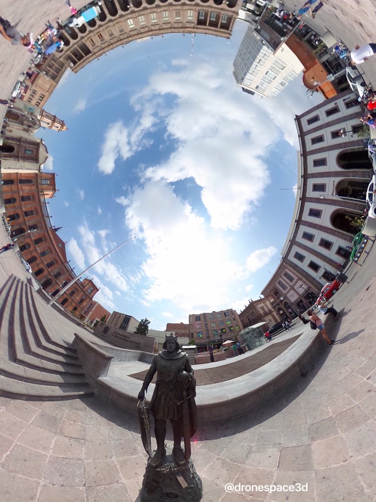 DroneSpace3D's tweet photo. La estatua de San Luis Rey de Francia en plaza de los fundadores vista desde otra perspectiva #SanLuisPotosí https://t.co/cs2lE6YOsE