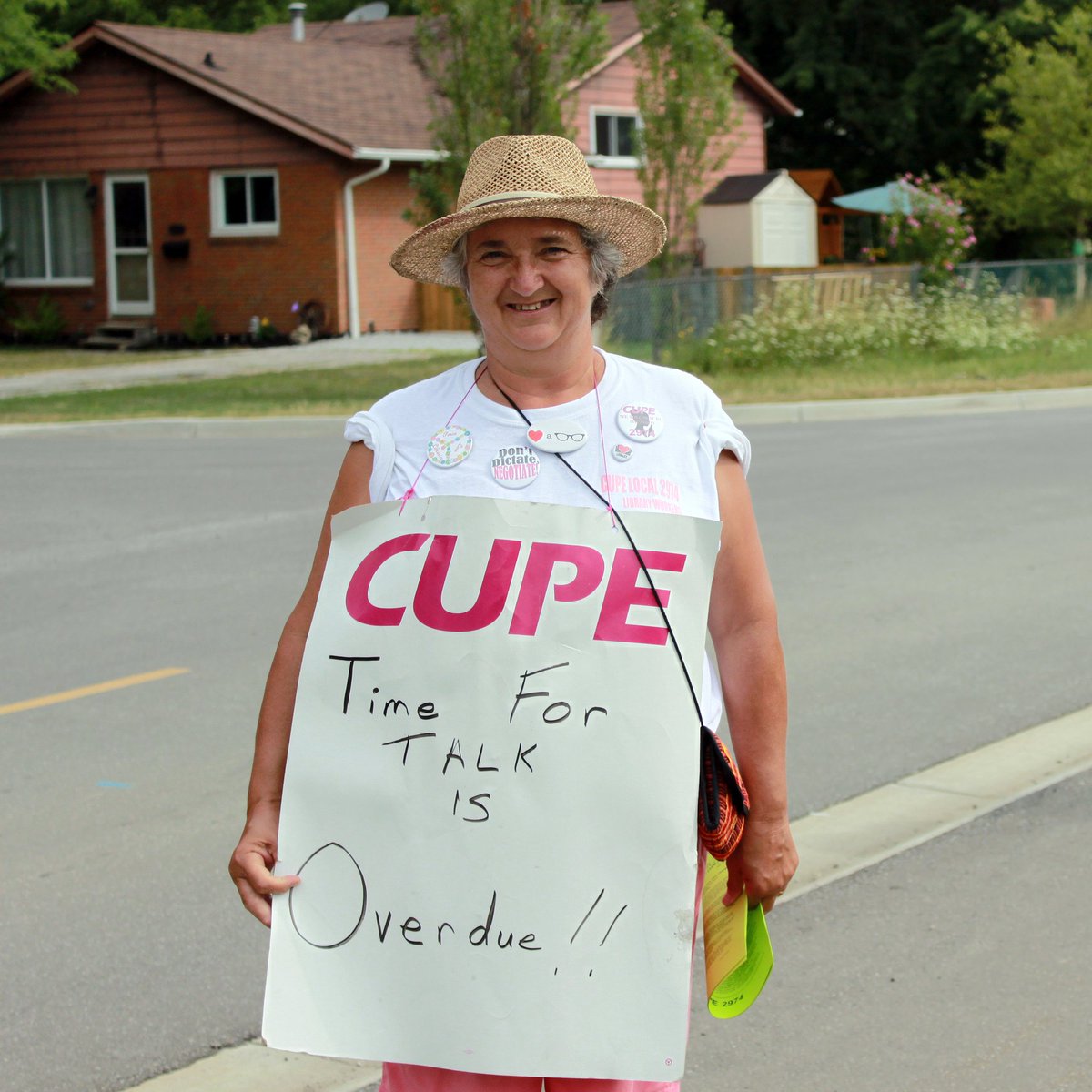 CUPEOntario's tweet photo. Hey @EssexCountyLib! The time for talk is overdue. Come back to the bargaining table &amp; get our libraries open! #cupe https://t.co/74XgCUk004