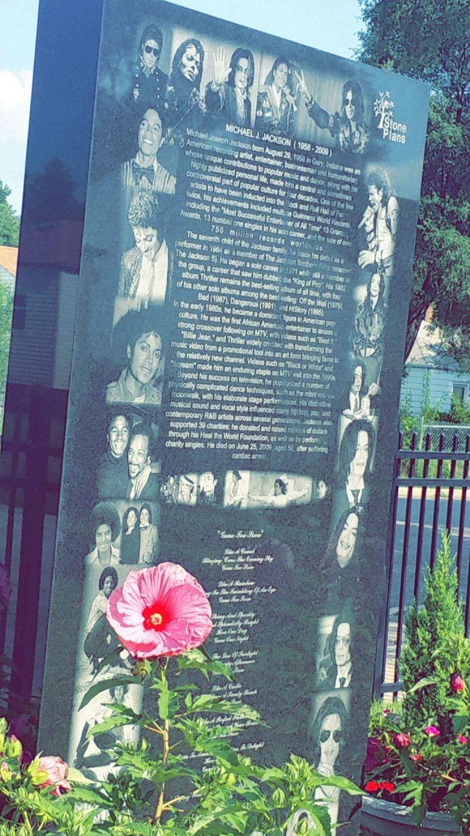 JhuryllPhoenix's tweet photo. #MichaelJacksonComeBackPlz #MichaelJackson At his childhood house #music #JhuryllPhoenix @JhuryllPhoenix https://t.co/z7bSfNsyP0