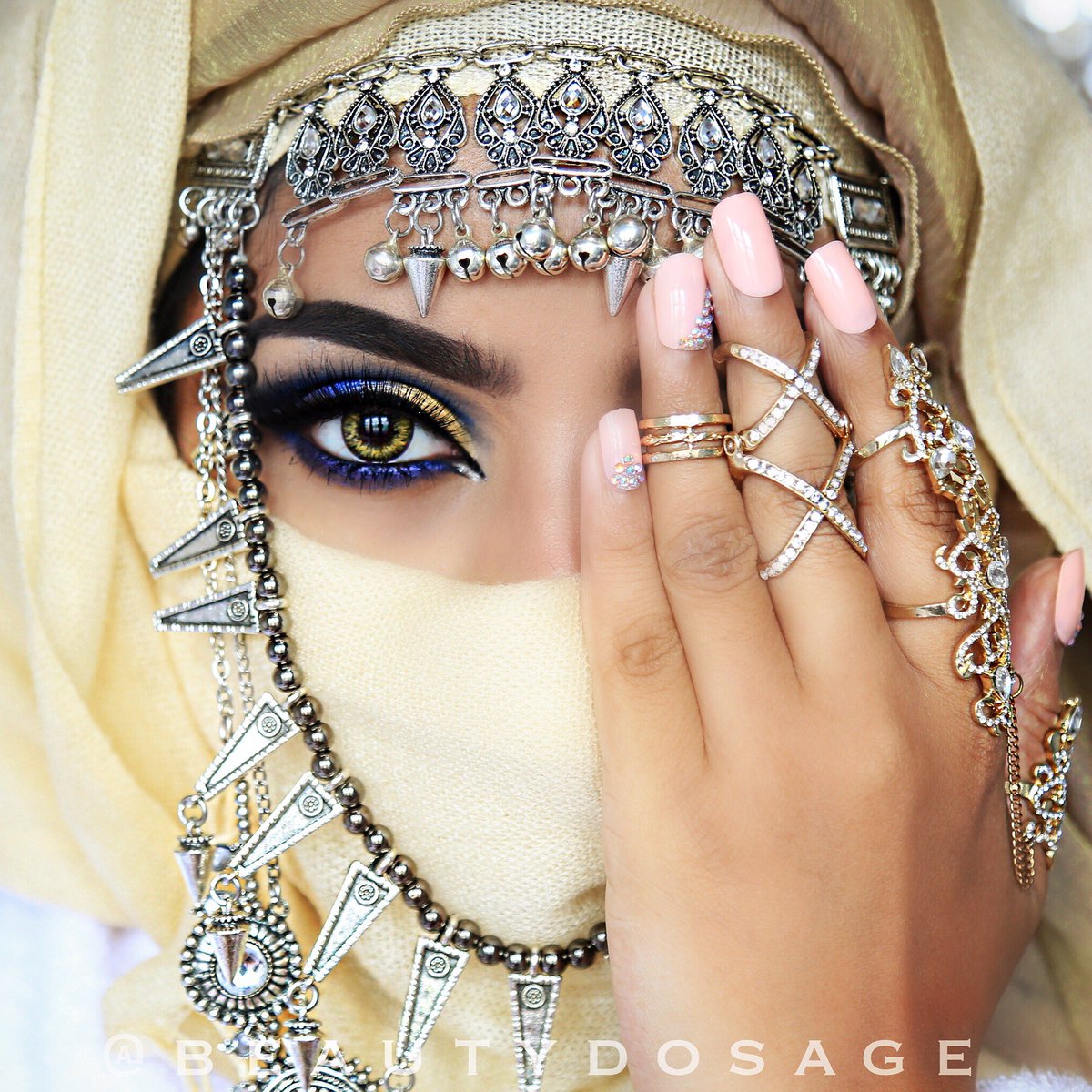 Bold brows using <a href="/ABHcosmetics/">Anastasia Beverly Hills</a> dipbrow in Ebony and audrey lashes by <a href="/hudabeauty/">Huda Beauty</a>