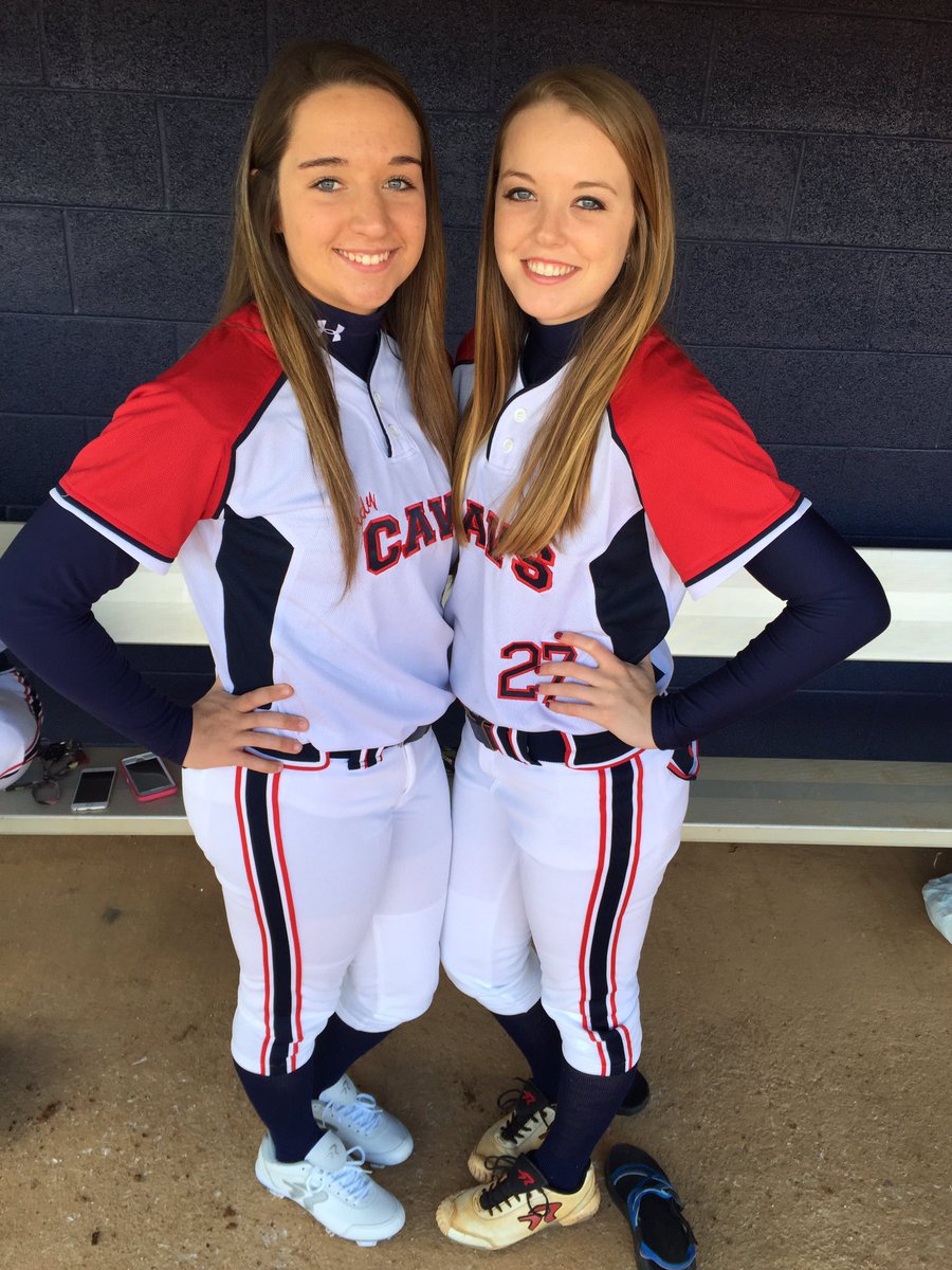 meganwhitson_'s tweet photo. H18BD Heidi! I'm gonna miss not taking the field with you next year 😭 love you 💕 #leftsideforever https://t.co/eleaAGcTI4