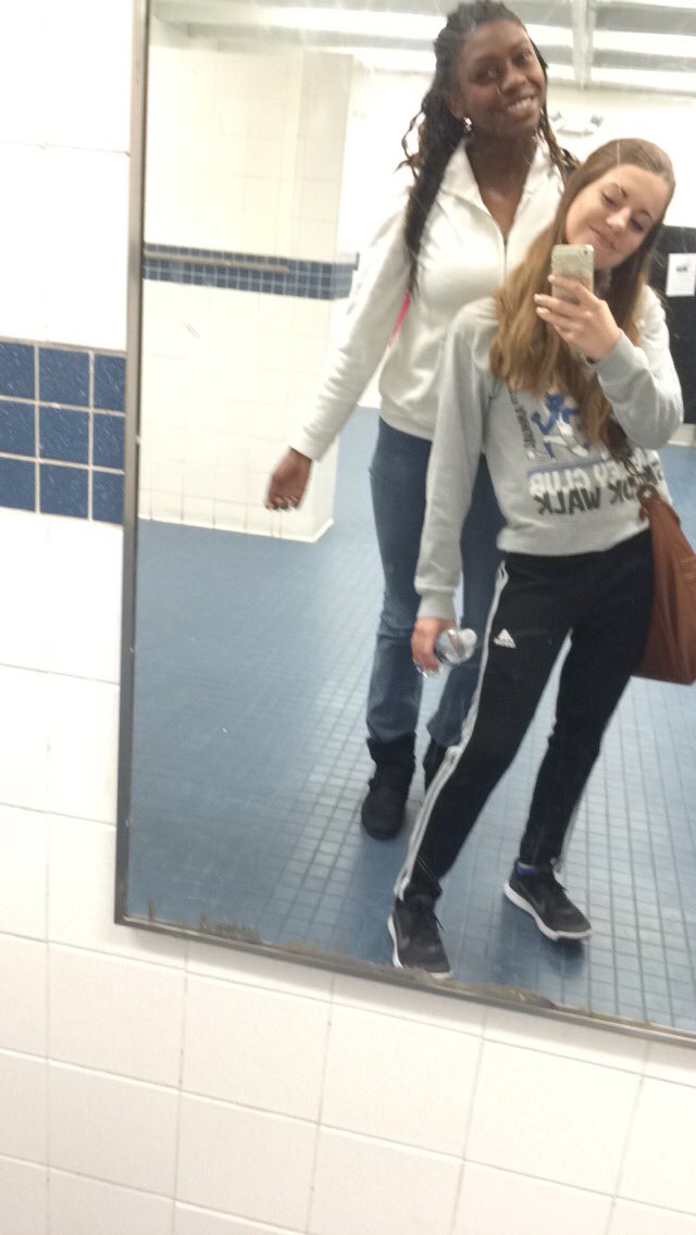 saraesmoot's tweet photo. HAPPY BIRTHDAY NYREE!!! 💖🎉💖🎉 Hope your day is so great, you deserve it, love you 💖 https://t.co/m5O2G2MtwH