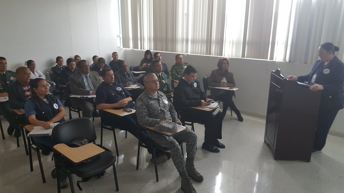 SanidadMilCo's tweet photo. Socialización a asociaciones de #SanidadMilitar del Modelo de Atención Integral en Salud #MAIS #SSFM en #DISOC FaseI https://t.co/LzOnnbT8Km