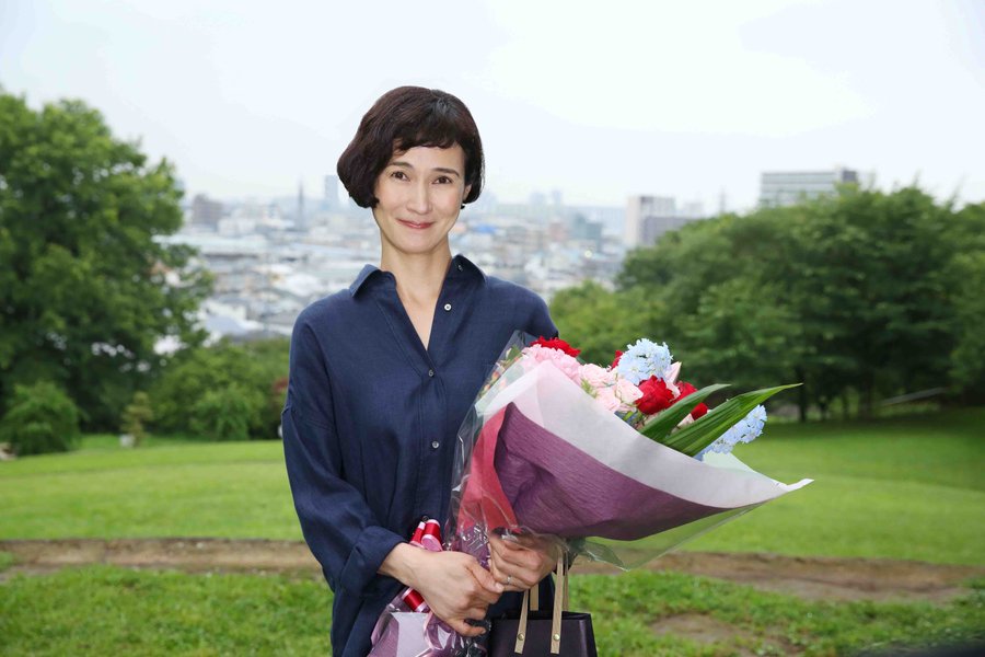 安田成美髪型特集 パーマ アシメが大人可愛い 丸顔やベース型にも合う