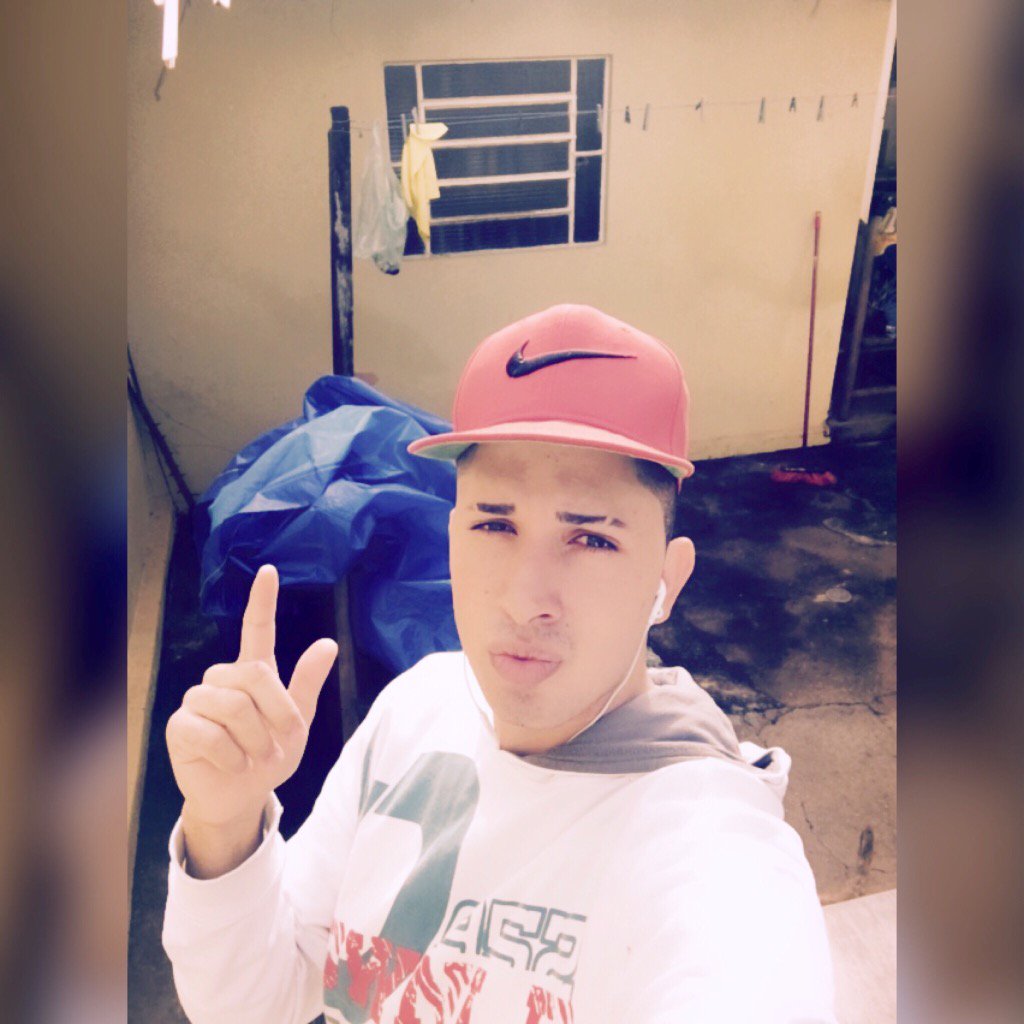 luanemidi's tweet photo. salveee 👊🍃🙌👻 https://t.co/LqKnAqQz8e