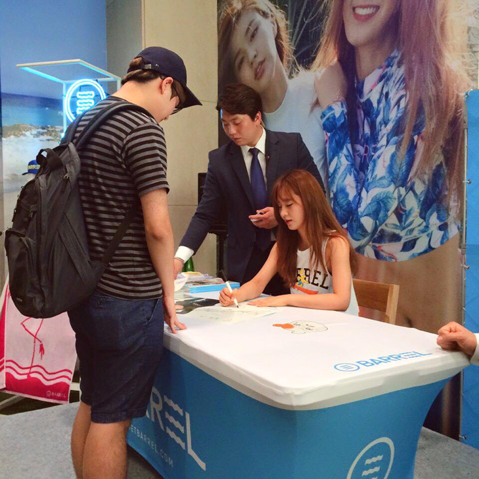 [PIC][29-07-2016]Yuri tham dự buổi Fansign cho thương hiệu “BARREL” vào chiều nay Coim3YJVUAAIEeC