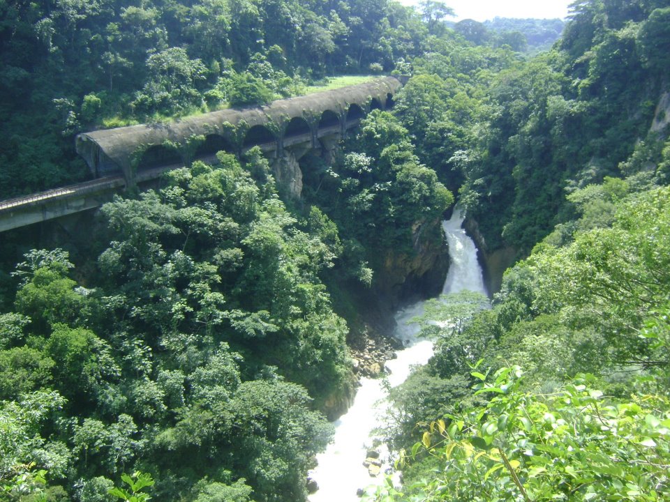 VeracruzTurismo's tweet photo. Antes del #FinDelMundo conoce el puente "Pensil" en Atoyac #Veracruz, ganador del premio Brunell de Diseño en 1996. https://t.co/yCsRrYIrHv