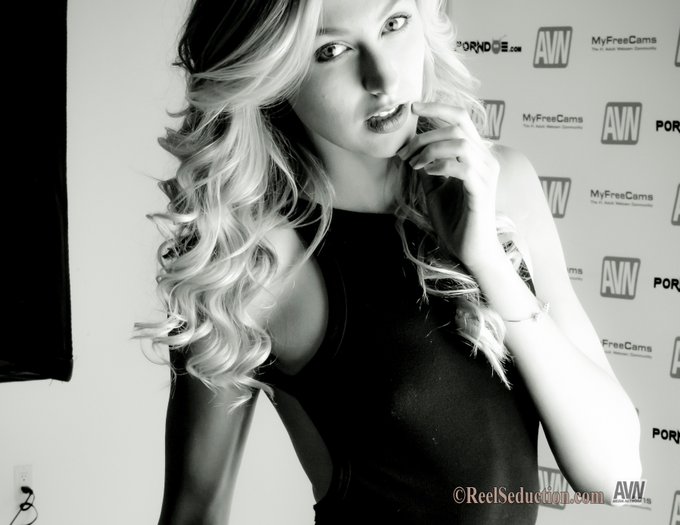 Sneak peek @AVNMediaNetwork behind the scenes with @AlexaGraceXXX  #realmodel #posee #scurve #sex https://t<a class="tags" href="/tag/avnmedianetwork">@avnmedianetwork</a><a href="/tag/sex"class="tags"><span>#sex</span></a><a href="/tag/realmodel"class="tags"><span>#realmodel</span></a><a href="/tag/posee"class="tags"><span>#posee</span></a><a href="/tag/scurve"class="tags"><span>#scurve</span></a>