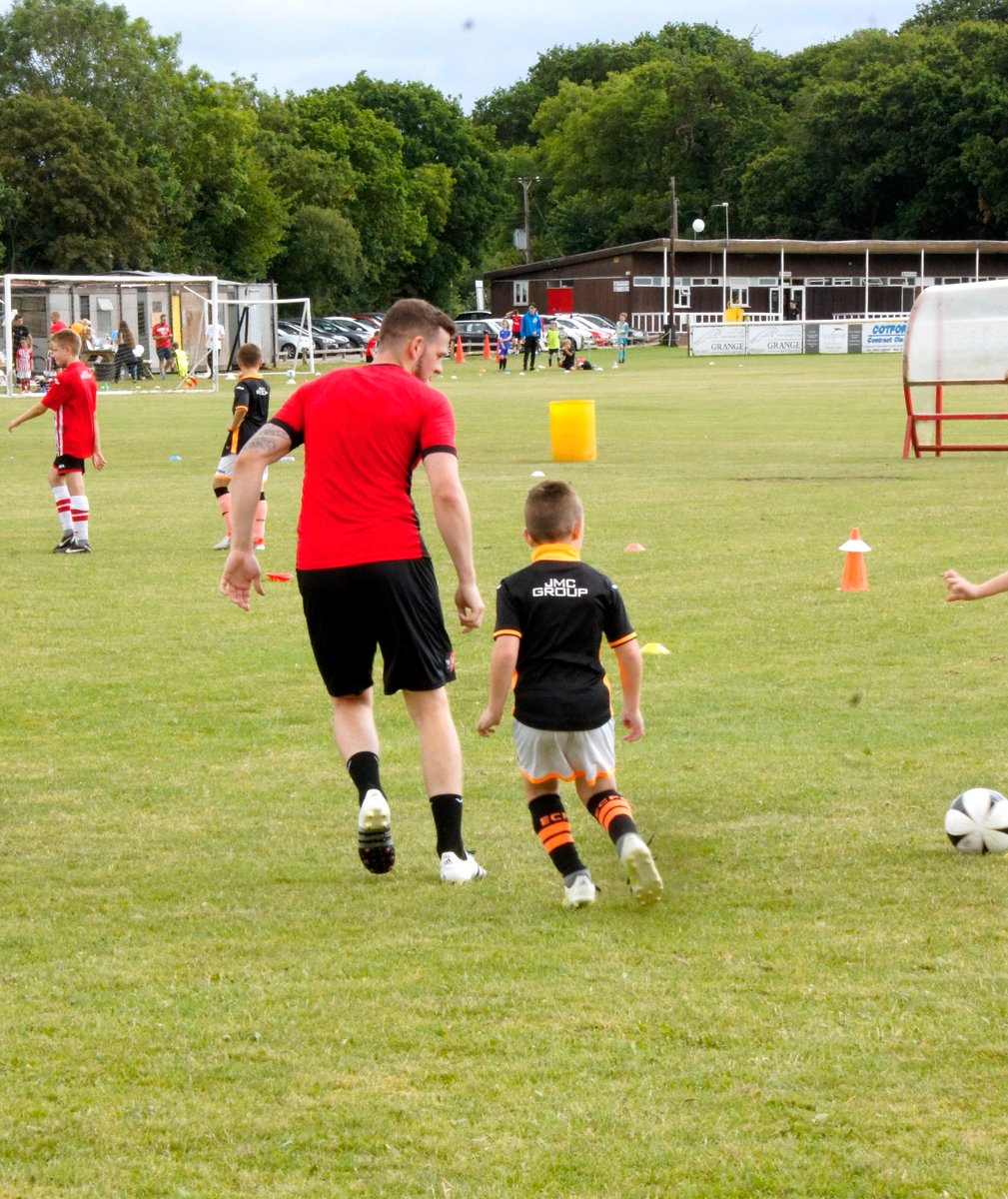 ExeterCCT's tweet photo. Our @JuniorGrecians had a great time @ECFCFITC #TrainWithTheTeamDay meeting the @OfficialECFC players! https://t.co/d65qxLjc0N