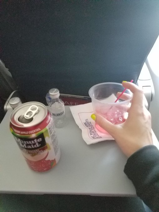 Omg been up since 3am....but I'm going home to hot amazing FL!  😄 keeping myself entertained on this<a href="/tag/tittytuesday"class="tags"><span>#tittytuesday</span></a>