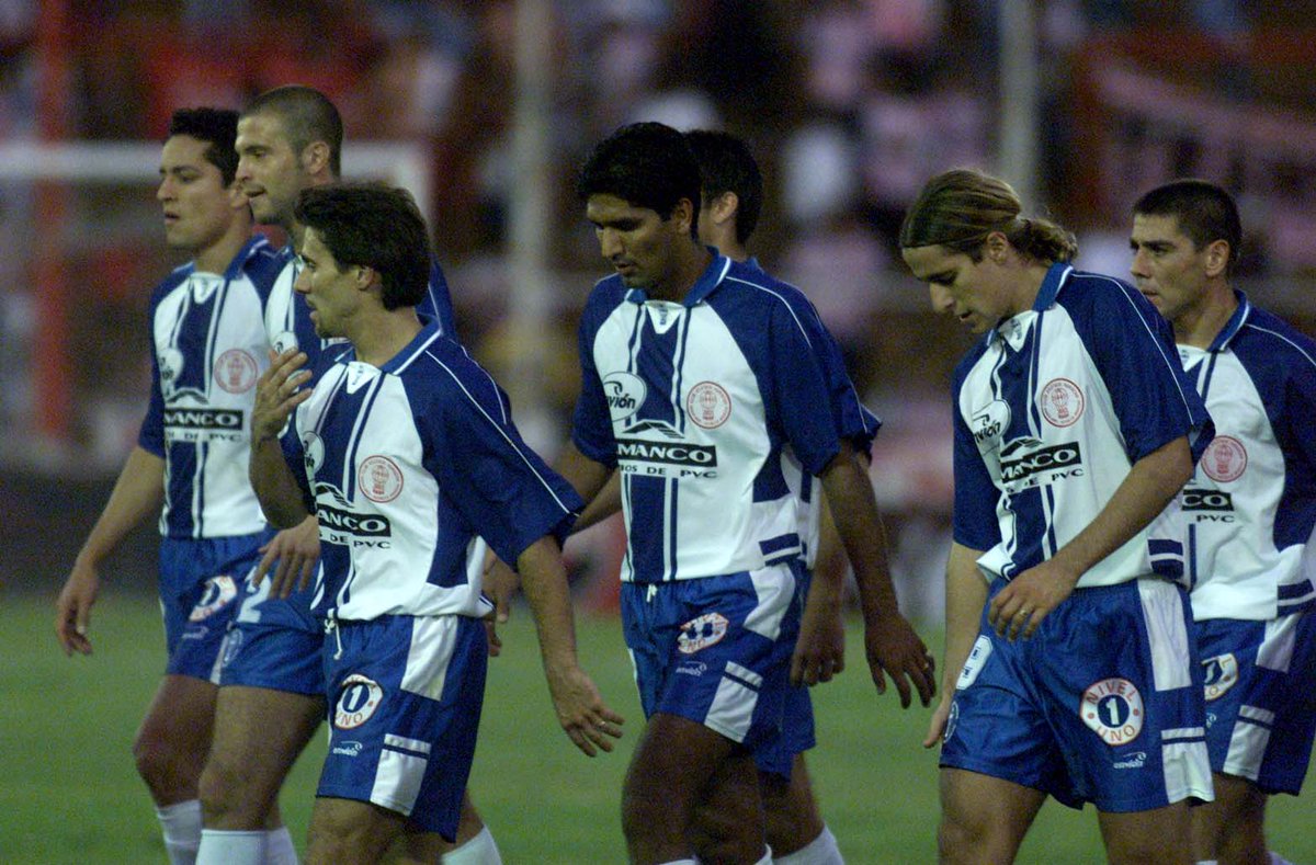 FotoFutbolRetro's tweet photo. [2000] ¿Se acuerdan de esta camiseta del Globo? https://t.co/oqu2K3sElI