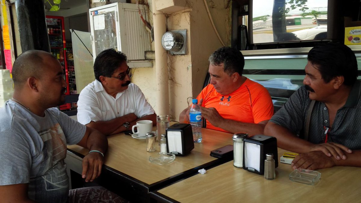 GMendicutiMX's tweet photo. Un rico desayuno con Don Cafeto 

En la mesa de las nauyacas con mi amigo germán después de pedalear 35 km a tulum https://t.co/cO5ztlzhDz