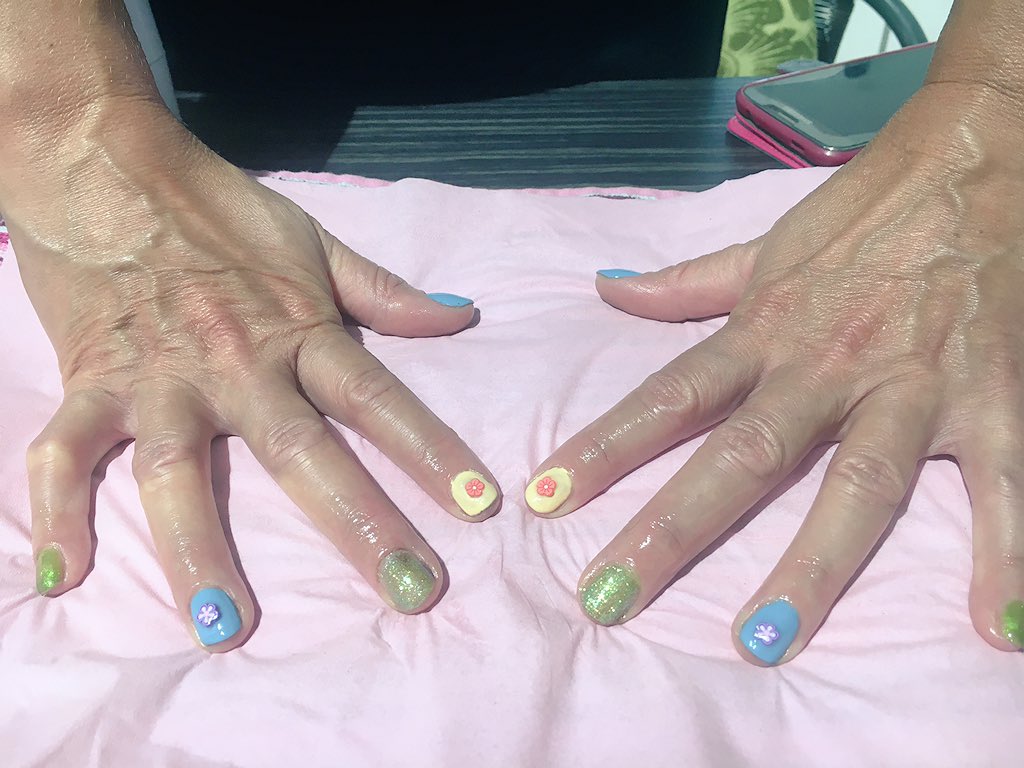 BeautyMelicious's tweet photo. Happy client today #shellac #festivalnails #bright #colourful #matchingfingrs&amp;toes
💅🏻💗💅🏻💙💅🏻💗💙💅🏻 https://t.co/e14t7HE6Pd