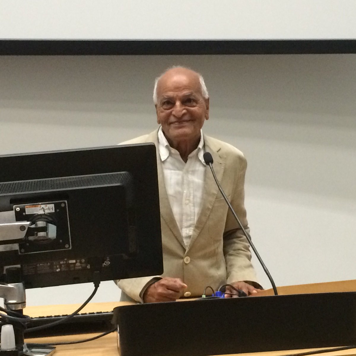 worldsenet's tweet photo. Satish Kumar giving an inspiring closing Keynote for the #WSEN2016 Global Summit ! @KeeleUniversity https://t.co/t5rYQyMoi1
