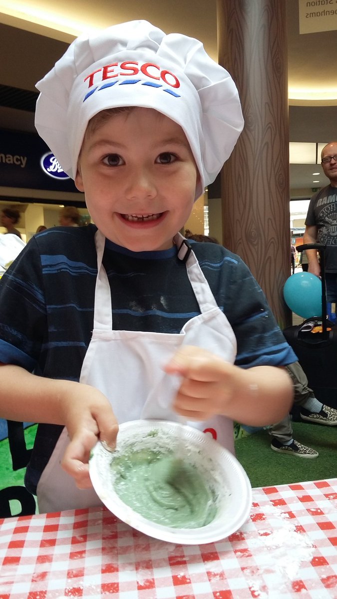 suzyroberts123's tweet photo. We had great fun at Tesco Kids Cookery Theatre @WorcFoodieFest today @Worcs23440 Tesco #kidslovedit#pizzas #slime https://t.co/HwOJSHq0zd