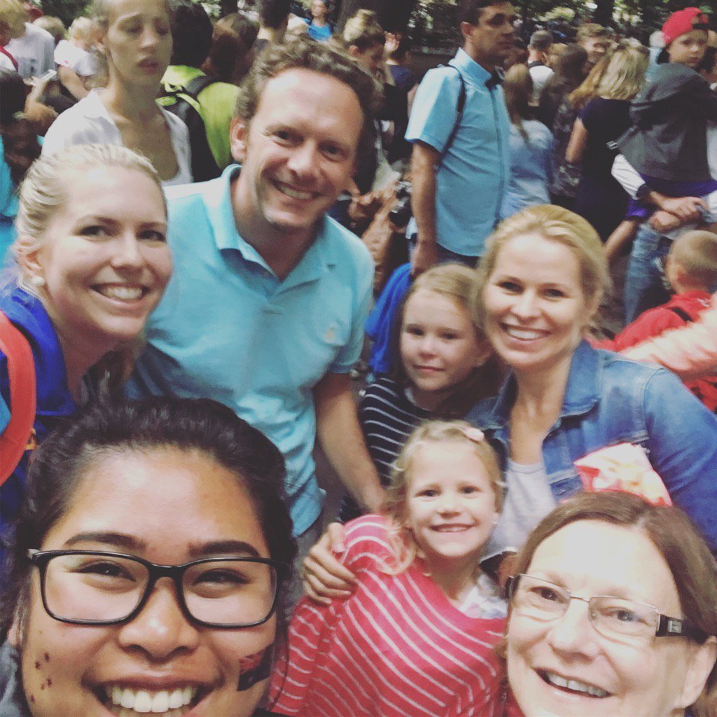 Allie_Maree's tweet photo. Wonderful new friends we met on our eventful day yesterday #bnewyd16 #WYD2016 #AussiePilgrims #poland #Krakow https://t.co/1EEgWiCcpN