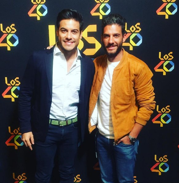 PorSiempreEric1's tweet photo. Promocionando El final de #ElHotelDeLosSecretos 
@erickelias y @_CarlosRivera  #YaParate40 
 👉👌@pame_dance https://t.co/fOD6QntkJw