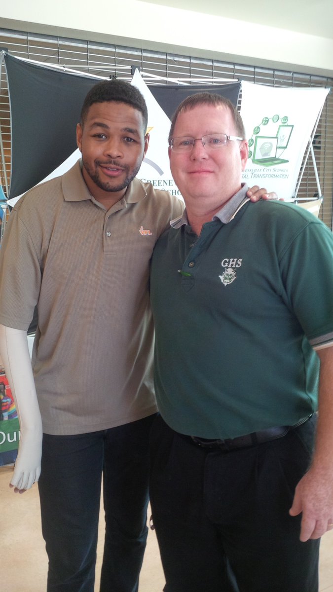 JohnnyPainter1's tweet photo. Visiting with Inky Johnson at #GCSOpening2016 #inkspired https://t.co/1QWy8Zo0aO