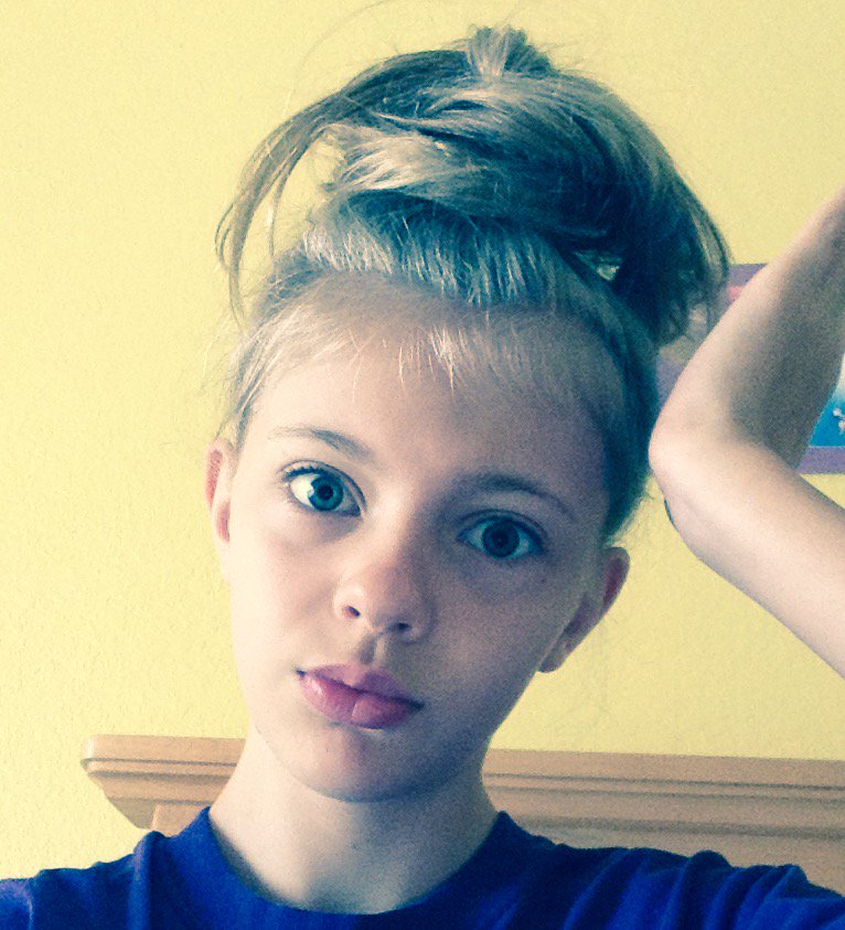 MustacheLove6's tweet photo. Rockin a #sassybun any1 else??? @grav3yardgirl I'm looking at u!! https://t.co/opfRrARkJm